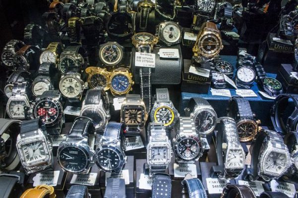 Khi mua đồng hồ xách tay chính hãng cần lưu ý những điều gì?