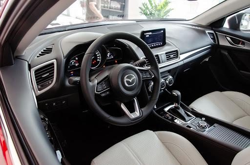 Đánh giá xe Mazda 3 Sedan 2.0 chi tiết kèm bảng giá lăn bánh