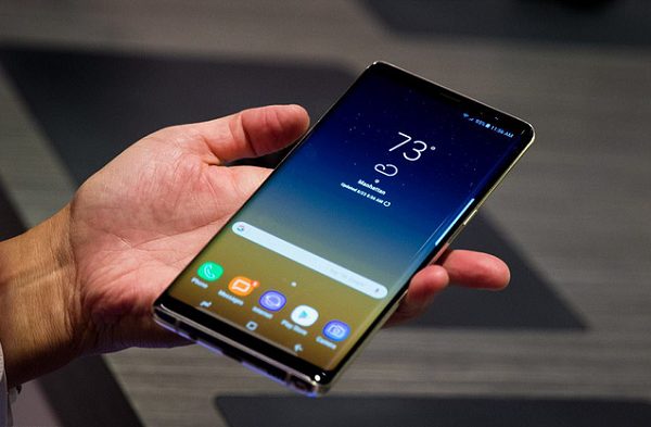 Màn hình Note 8 bị đốm đen có sao không?
