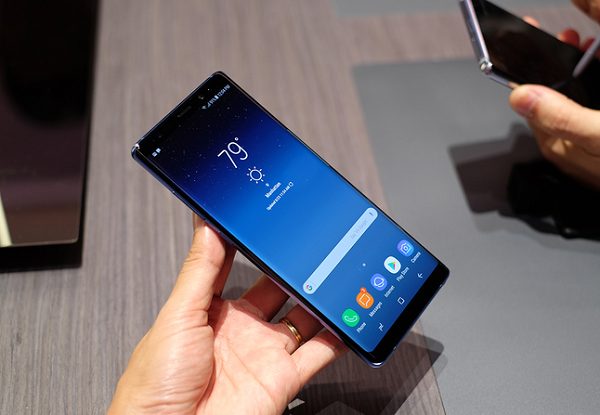 Màn hình Note 8 bị đốm đen có sao không?