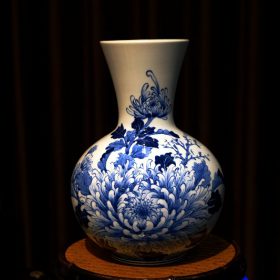 Gốm sứ Cương Duyên có bán những gì? Chất lượng ra sao?