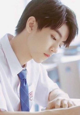 Giải đáp: Học sinh có nên dùng sáp vuốt tóc không?