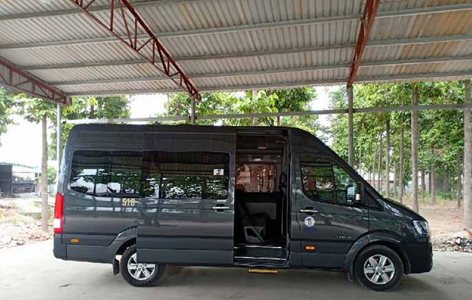 Thuê xe du lịch 16 chỗ có những dịch vụ nào phổ biến?