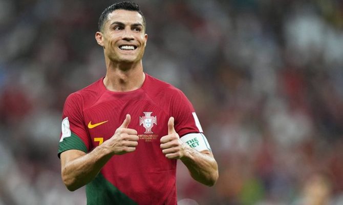 Cristiano Ronaldo (CR7) - Huyền thoại sống với ý chí thép