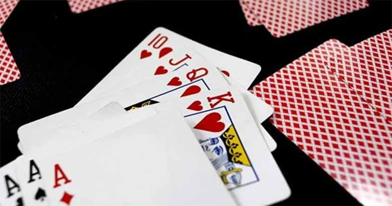 Bài Phỏm Là Gì? Hướng Dẫn Chi Tiết Cách Chơi Và Mẹo "Hạ Gục" Đối Thủ