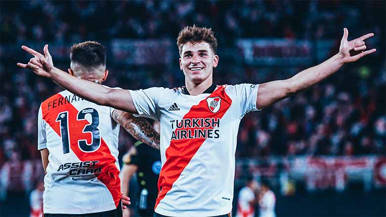 Julián Álvarez: Chân sút đa năng chinh phục bóng đá thế giới 