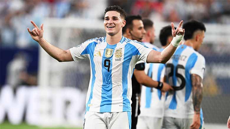 Julián Álvarez: Chân sút đa năng chinh phục bóng đá thế giới 