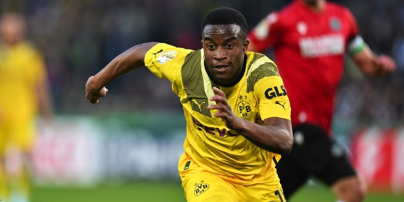 Youssoufa Moukoko - Sát Thủ Phá Vỡ Mọi Giới Hạn Tại Đức